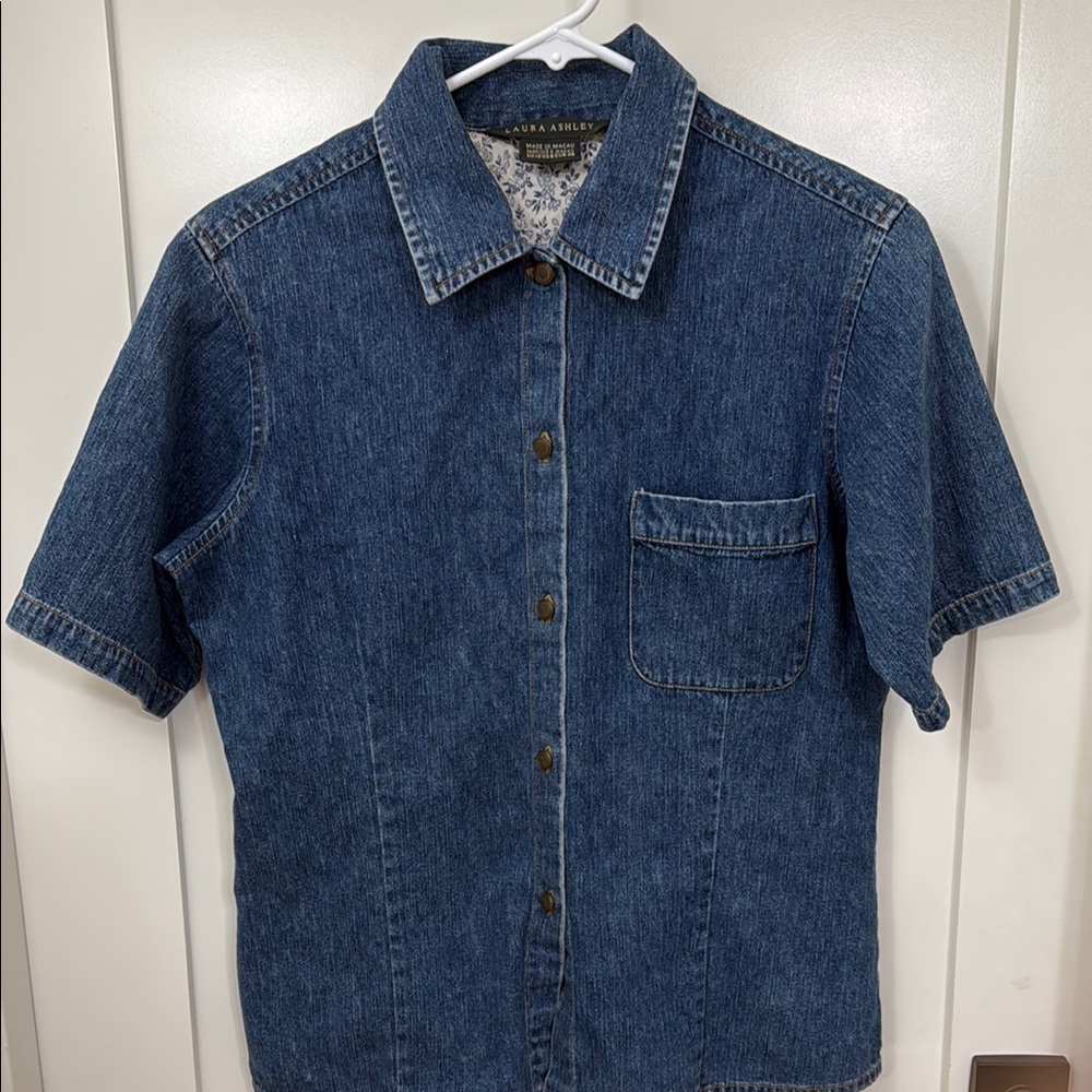 LAURA ASHLEY vintage Denim Blue Short Shirt - Picture 1 of 10